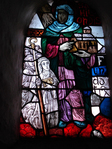 Glas-in-loodraam in de romaanse crypte van de H. Michaëlkerk (Stifskerk) te Thorn
              <br/>
              Corrie Groen- Pickhard, mei 2007